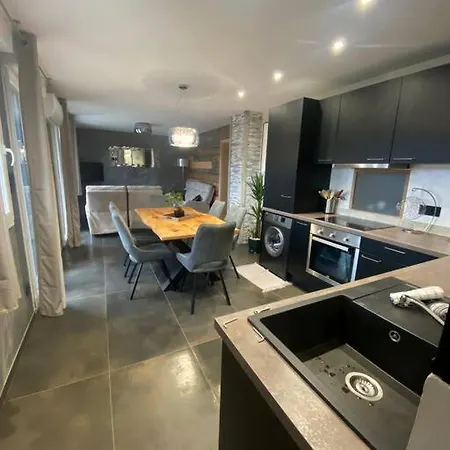 La Reine Appartement Pour Deux Personnes Avec Magnifique Vue Et Jacuzzi Gerardmer Exterior photo