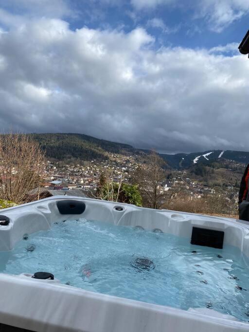 Apartment La Reine Pour Deux Personnes Avec Magnifique Vue Et Jacuzzi Gerardmer